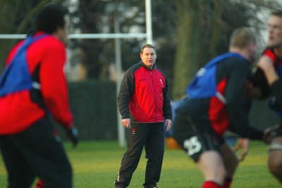 170203 - Wales Rugby Training - Steve Hansen takes the players through training session