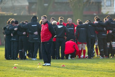 170203 - Wales Rugby Training - Steve Hansen with the Welsh team at the start of training session