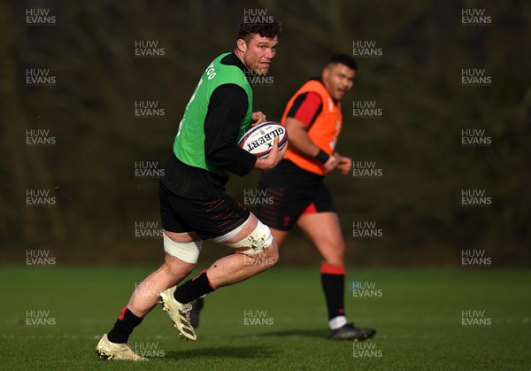 170222 - Wales Rugby Training - Will Rowlands during training