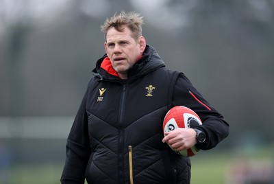 170225 - Wales Rugby Training in the week leading up to their 6 Nations game against Ireland - T Rhys Thomas, Forwards Skills Coach during training