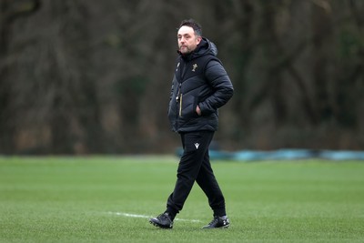 170225 - Wales Rugby Training in the week leading up to their 6 Nations game against Ireland - Matt Sherratt, Head Coach during training