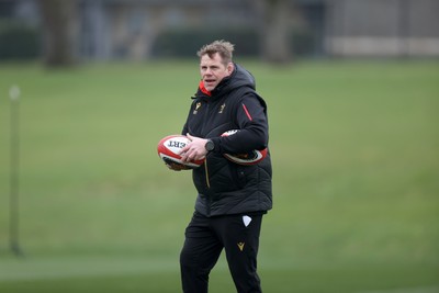 170225 - Wales Rugby Training in the week leading up to their 6 Nations game against Ireland - Skills coach T Rhys Thomas during training