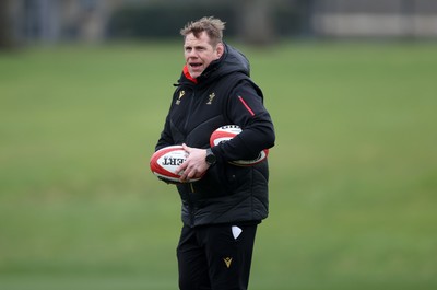 170225 - Wales Rugby Training in the week leading up to their 6 Nations game against Ireland - T Rhys Thomas, Forwards Skills Coach during training