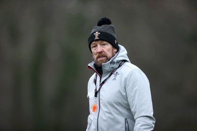 170225 - Wales Rugby Training in the week leading up to their 6 Nations game against Ireland - Defence coach Mike Forshaw during training