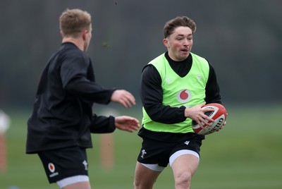 170225 - Wales Rugby Training in the week leading up to their 6 Nations game against Ireland - Dan Edwards during training