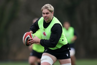 170225 - Wales Rugby Training in the week leading up to their 6 Nations game against Ireland - Aaron Wainwright during training