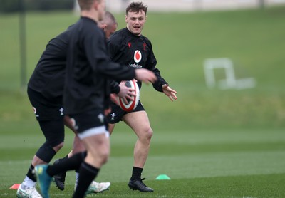 170225 - Wales Rugby Training in the week leading up to their 6 Nations game against Ireland - Jarrod Evans during training