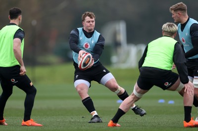 170225 - Wales Rugby Training in the week leading up to their 6 Nations game against Ireland - Evan Lloyd during training