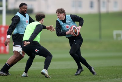 170225 - Wales Rugby Training in the week leading up to their 6 Nations game against Ireland - Ellis Mee during training