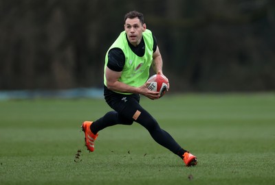 170225 - Wales Rugby Training in the week leading up to their 6 Nations game against Ireland - Tomos Williams during training