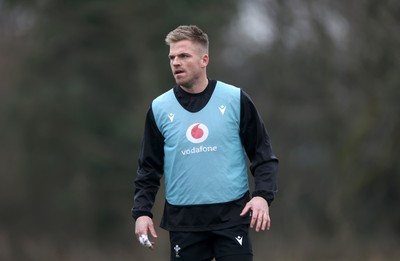 170225 - Wales Rugby Training in the week leading up to their 6 Nations game against Ireland - Gareth Anscombe during training