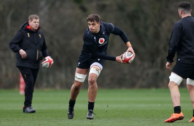 170225 - Wales Rugby Training in the week leading up to their 6 Nations game against Ireland - Dafydd Jenkins during training