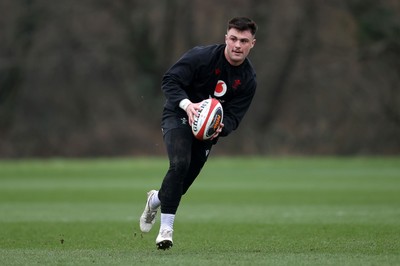 170225 - Wales Rugby Training in the week leading up to their 6 Nations game against Ireland - Joe Roberts during training