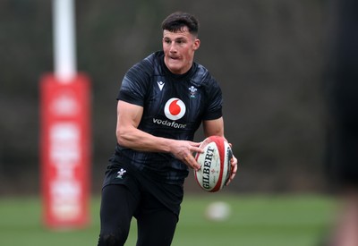 170225 - Wales Rugby Training in the week leading up to their 6 Nations game against Ireland - Ellis Bevan during training