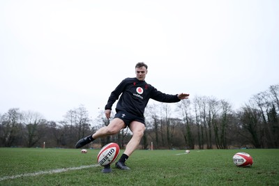 170225 - Wales Rugby Training in the week leading up to their 6 Nations game against Ireland - Jarrod Evans during training