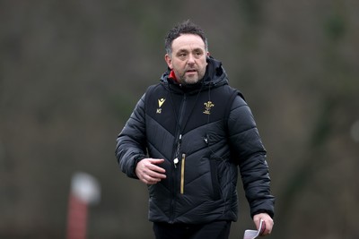 170225 - Wales Rugby Training in the week leading up to their 6 Nations game against Ireland - Interim head coach Matt Sherratt during training