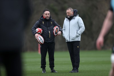 170225 - Wales Rugby Training in the week leading up to their 6 Nations game against Ireland - Interim head coach Matt Sherratt and forwards coach Jonathan Humphreys during training