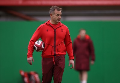 170226 - Wales Rugby Training ahead of their Six Nations game against Scotland - Danny Wilson, Assistant Coach during training