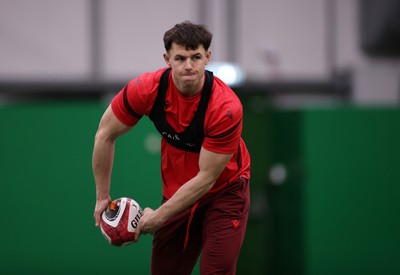 170226 - Wales Rugby Training ahead of their Six Nations game against Scotland - Tom Rogers during training