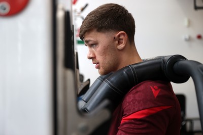 170226 - Wales Rugby Training ahead of their Six Nations game against Scotland - Alex Mann during training