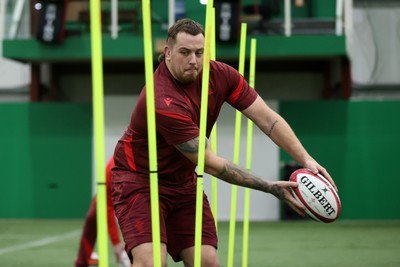 170226 - Wales Rugby Training ahead of their Six Nations game against Scotland - Sam Wainwright during training