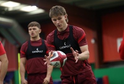 170226 - Wales Rugby Training ahead of their Six Nations game against Scotland - Ellis Mee during training
