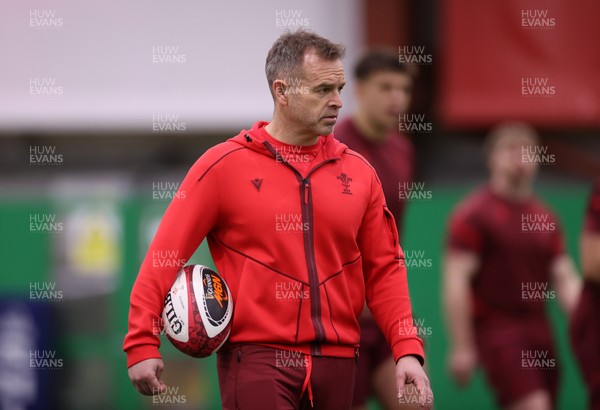 170226 - Wales Rugby Training ahead of their Six Nations game against Scotland - Danny Wilson, Assistant Coach during training