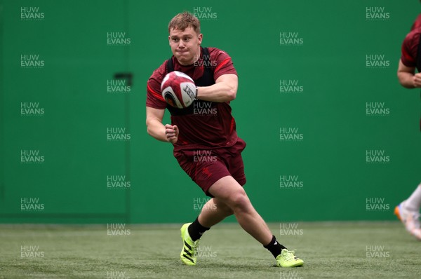 170226 - Wales Rugby Training ahead of their Six Nations game against Scotland - Sam Costelow during training
