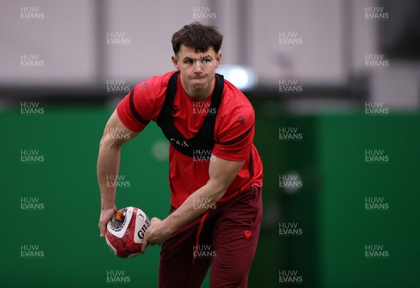 170226 - Wales Rugby Training ahead of their Six Nations game against Scotland - Tom Rogers during training