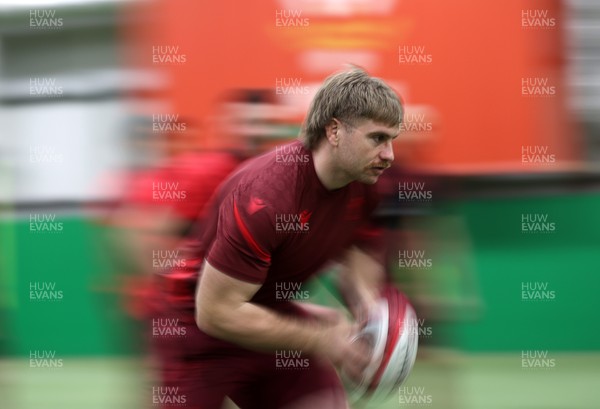 170226 - Wales Rugby Training ahead of their Six Nations game against Scotland - Aaron Wainwright during training
