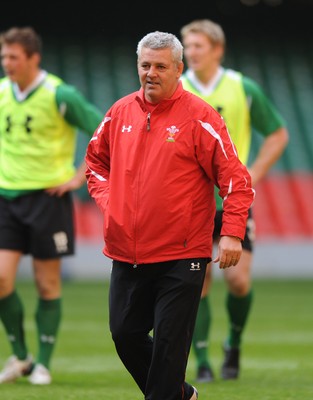 17.03.09 - Wales Rugby Training - Wales head coach Warren Gatland looks on during training. 