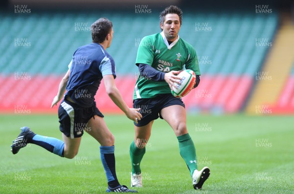 17.03.09 - Wales Rugby Training - Gavin Henson during training. 