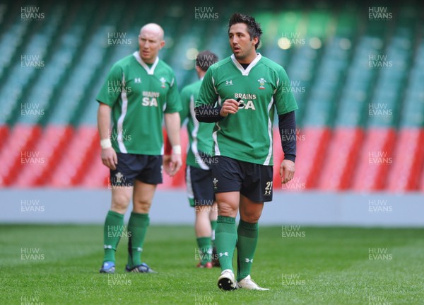 17.03.09 - Wales Rugby Training - Tom Shanklin and Gavin Henson during training. 