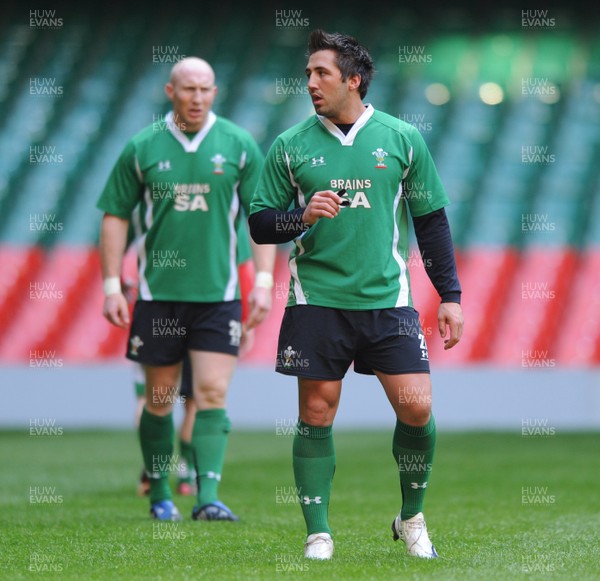 17.03.09 - Wales Rugby Training - Tom Shanklin and Gavin Henson during training. 