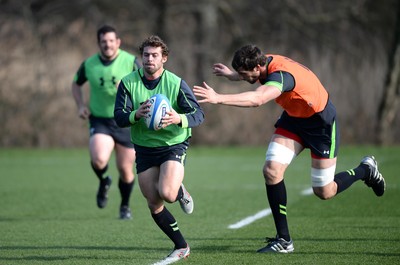 170315 - Wales Rugby Training -Leigh Halfpenny gets away from Luke Charteris during training