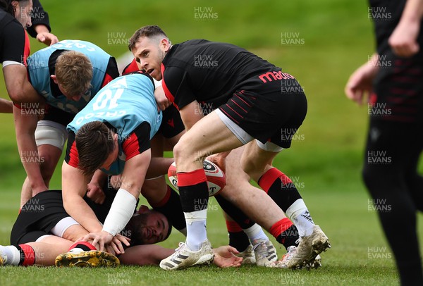 170322 - Wales Rugby Training - Gareth Davies during training