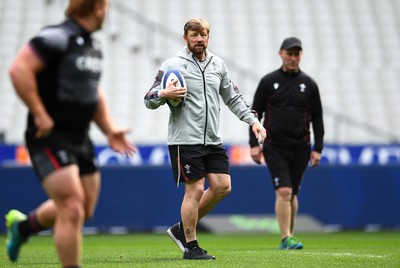 170323 - Wales Rugby Training - Mike Forshaw during training