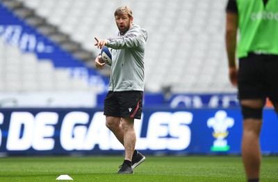 170323 - Wales Rugby Training - Mike Forshaw during training