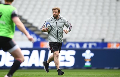 170323 - Wales Rugby Training - Mike Forshaw during training