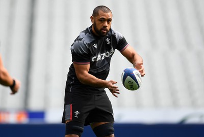 170323 - Wales Rugby Training - Taulupe Faletau during training