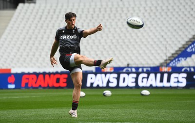 170323 - Wales Rugby Training - Louis Rees-Zammit during training