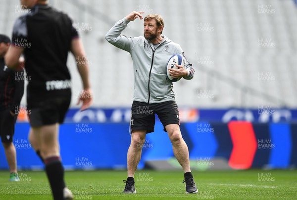 170323 - Wales Rugby Training - Mike Forshaw during training
