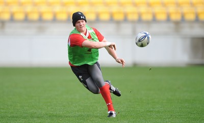 17.06.10 - Wales Rugby Training - Tavis Knoyle during training. 