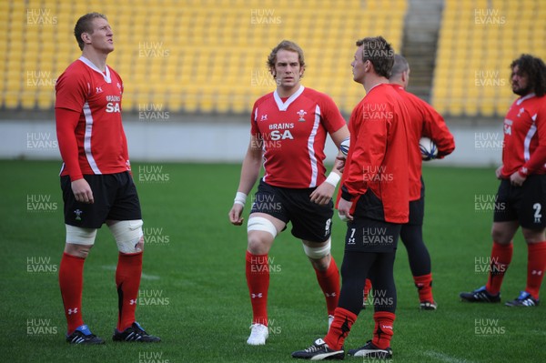 17.06.10 - Wales Rugby Training - Bradley Davies, Alun Wyn Jones and Matthew Rees during training. 