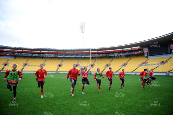 17.06.10 - Wales Rugby Training - Wales players warm up during training at Westpac Stadium. 