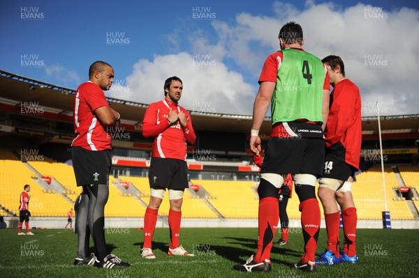 17.06.10 - Wales Rugby Training - Gavin Thomas, Jonathan Thomas, Ryan Jones and Rob McCusker talk during training at Westpac Stadium, where Wales will play South Africa during the 2011 Rugby World Cup. 