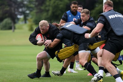 170625 - Wales Rugby Training - Keiron Assiratti during training