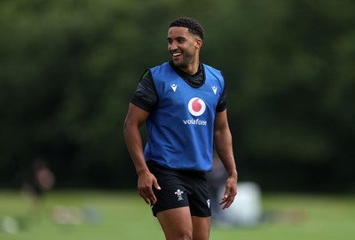 170625 - Wales Rugby Training - Keelan Giles during training