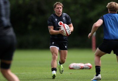 170625 - Wales Rugby Training - Macs Page during training