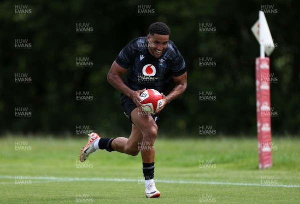 170625 - Wales Rugby Training - Keelan Giles during training